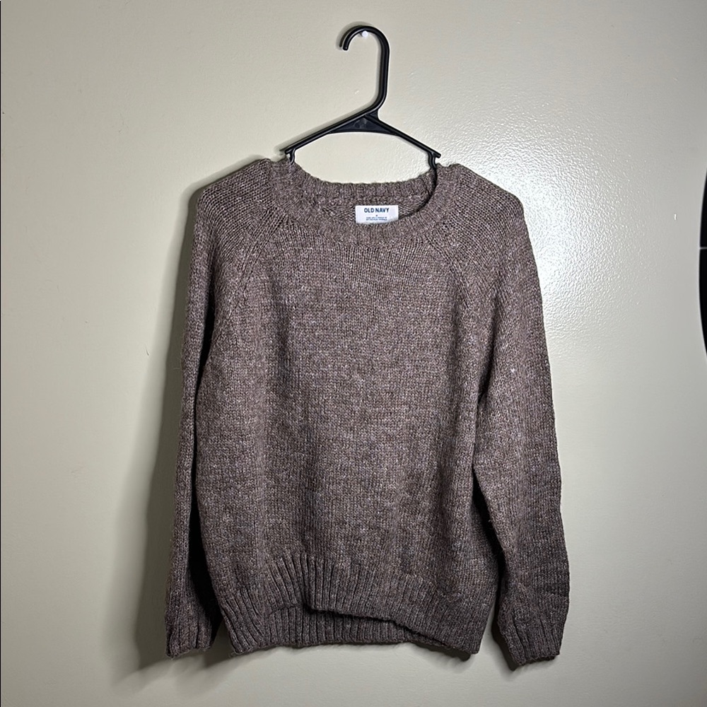 Brown Crewneck Sweater with Fine Knit and Ribbed Cuffs